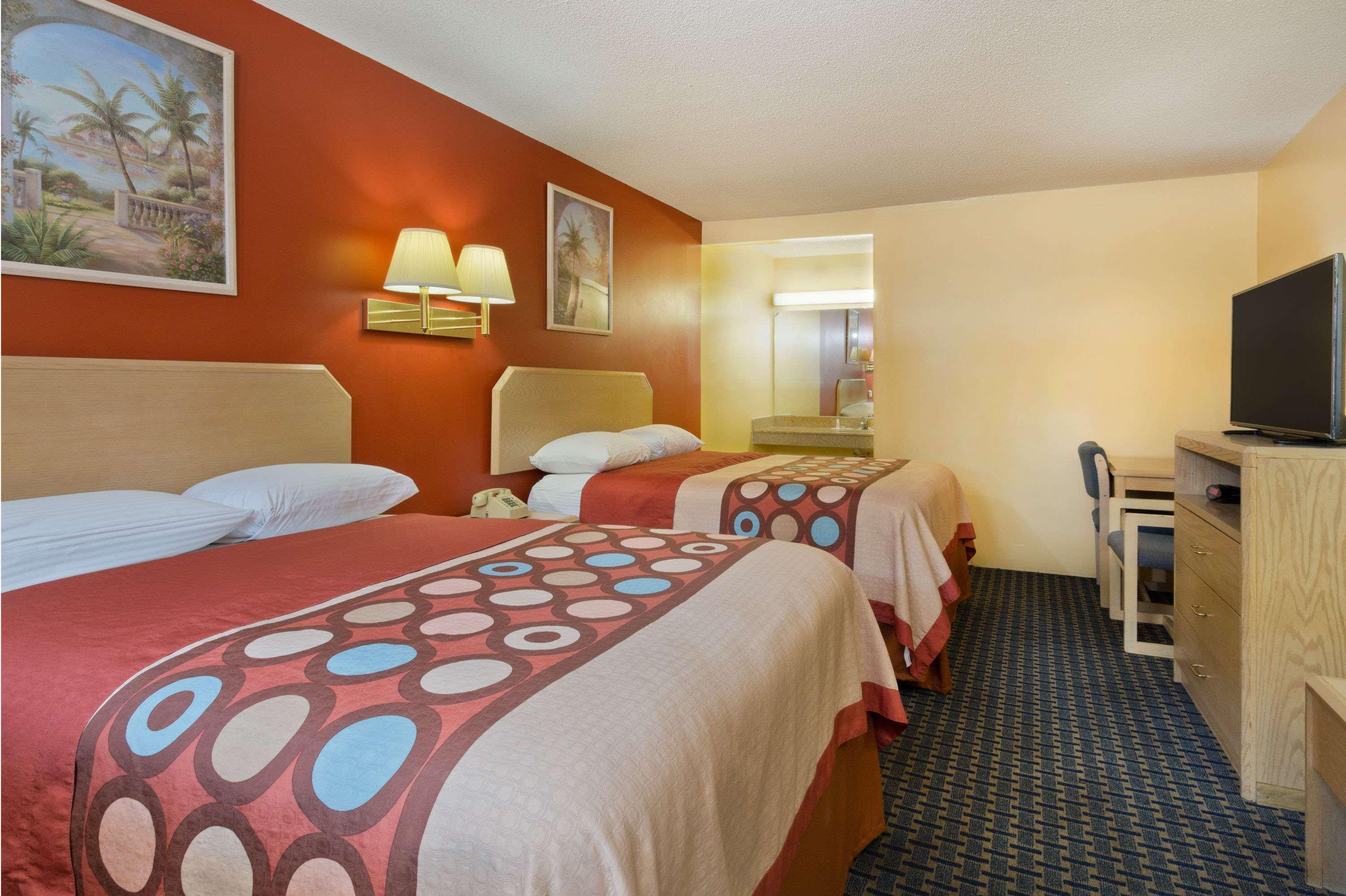Super 8 By Wyndham Chipley Hotel Exterior foto