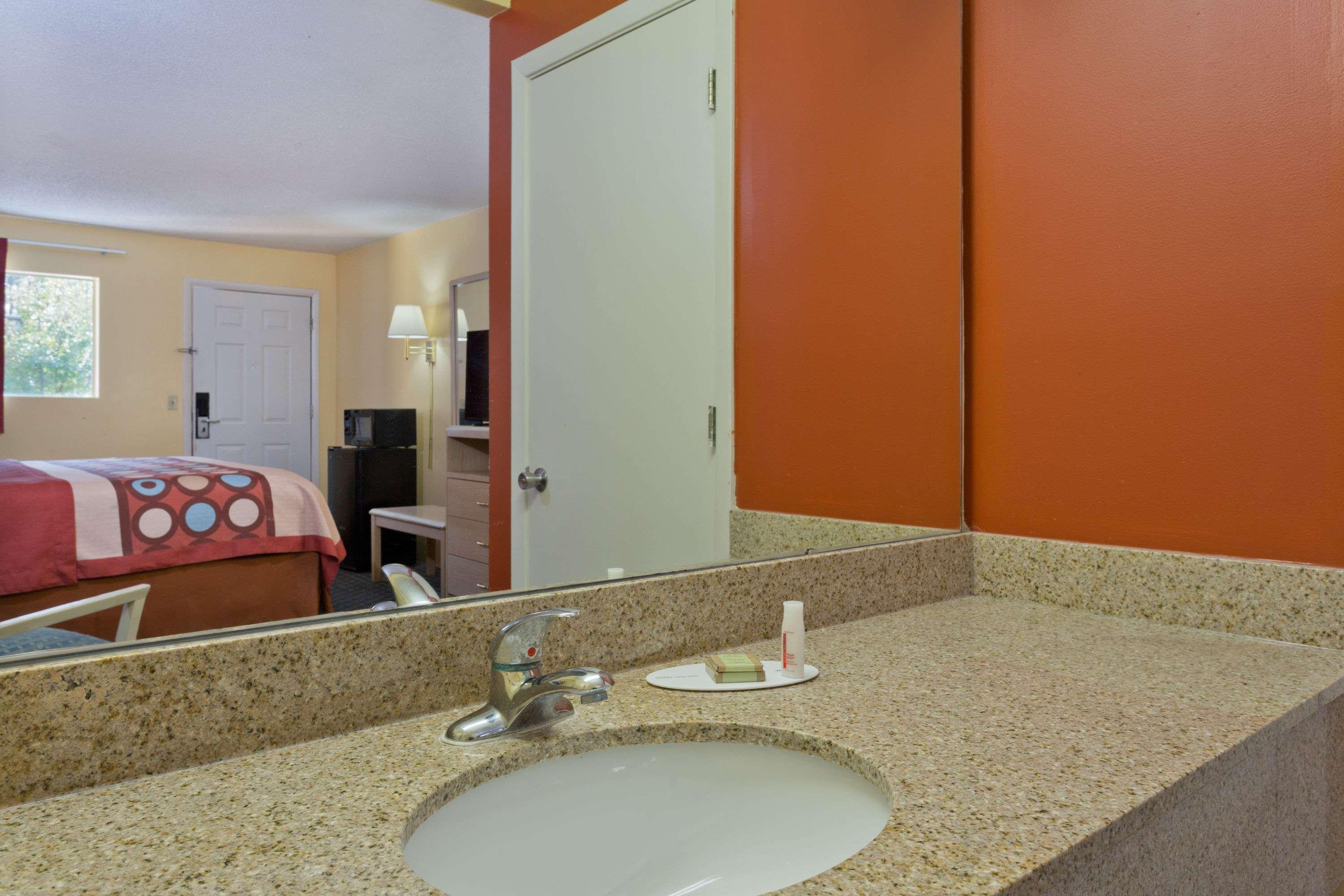 Super 8 By Wyndham Chipley Hotel Exterior foto