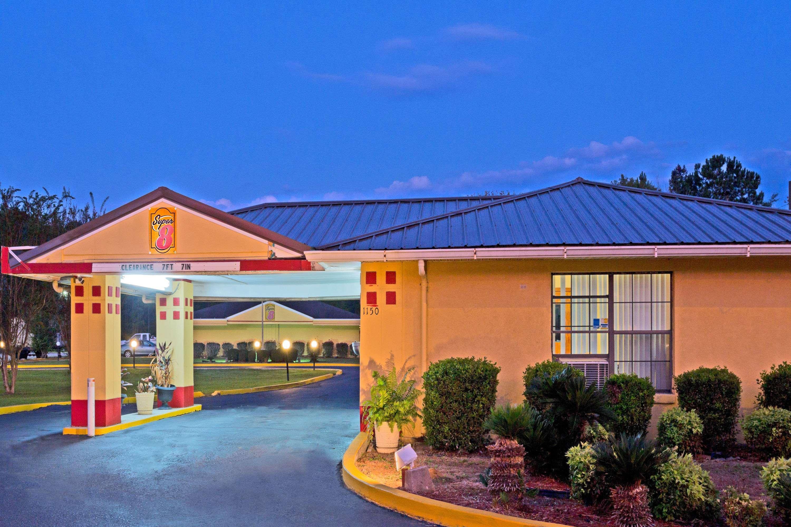Super 8 By Wyndham Chipley Hotel Exterior foto