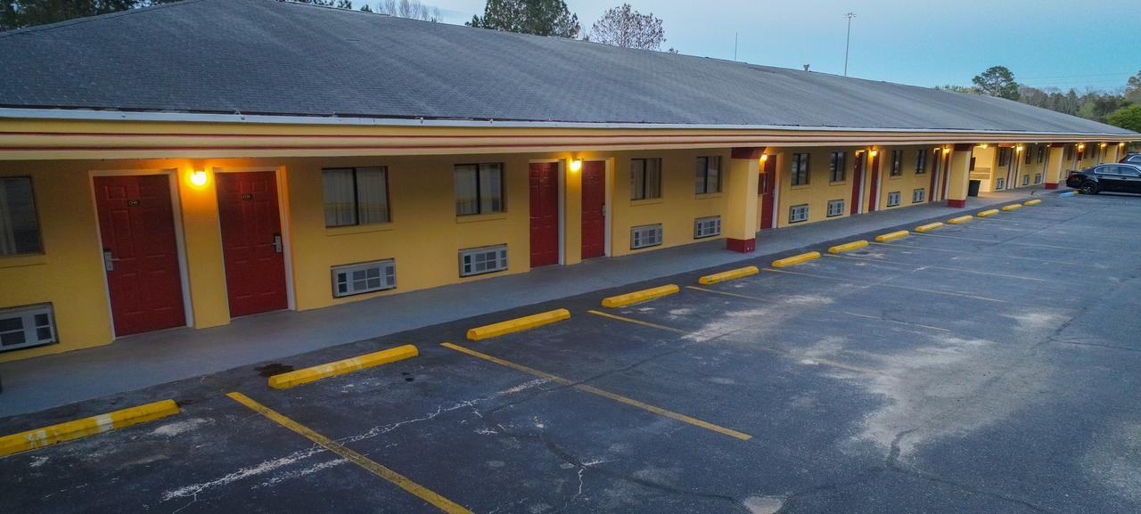 Super 8 By Wyndham Chipley Hotel Exterior foto